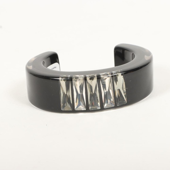 Jewelry - Elegant Black and Glass Women's Bracelet